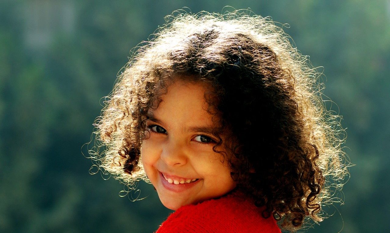 cheveux bouclés